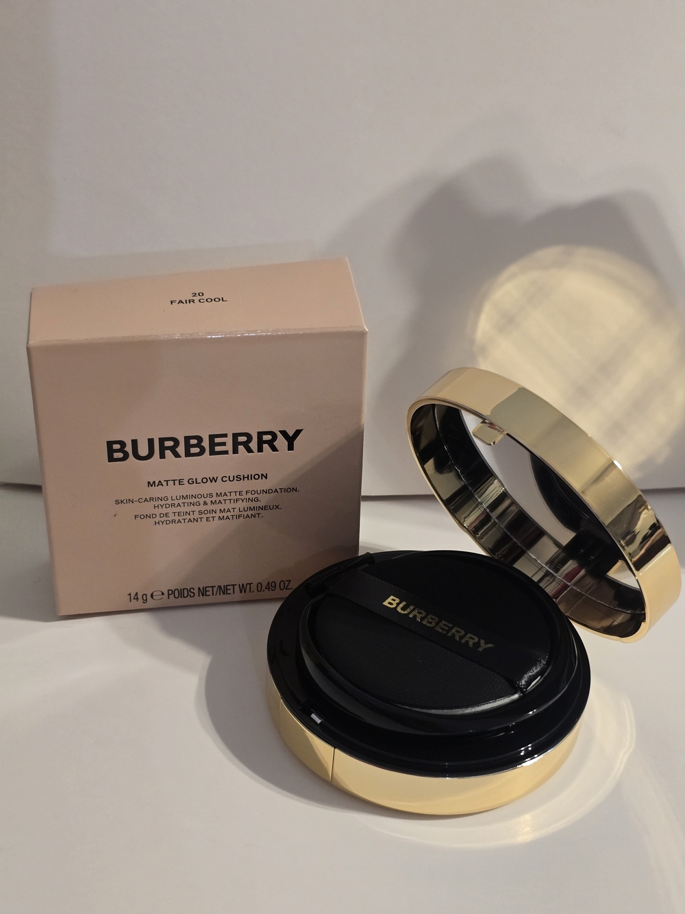 Burberry Matte Glow Cushion Foundation - Fair Cool (Gold Compact)